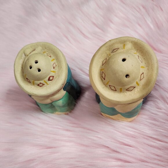 Vintage Mexican Men Sitting Covered with Sombreros Ceramic Hand Painted Salt Pep - Picture 2 of 7